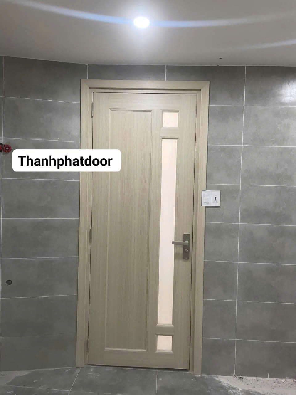CUA NHUA DAI LOAN TP 25