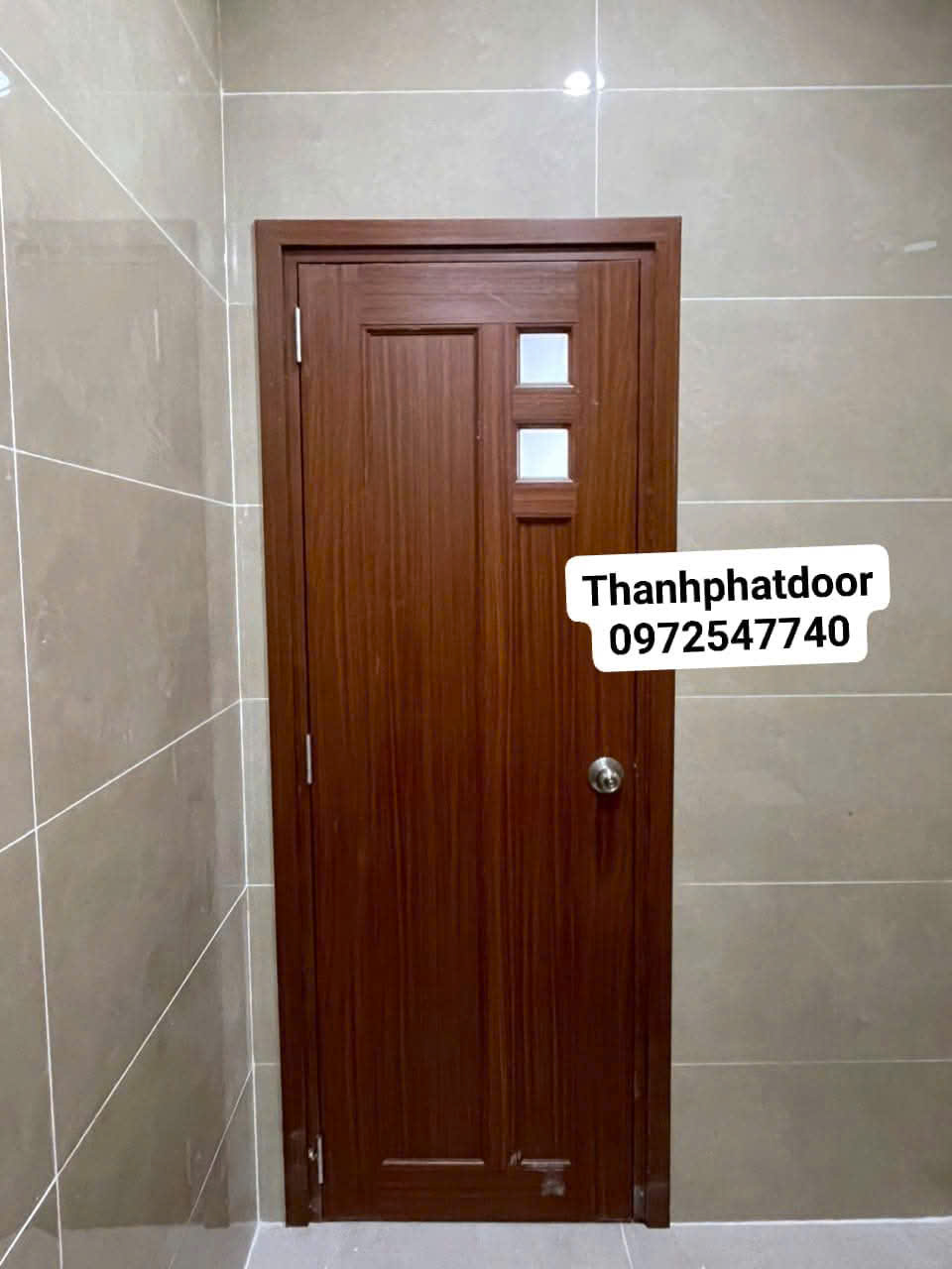 CUA NHUA DAI LOAN TP 04