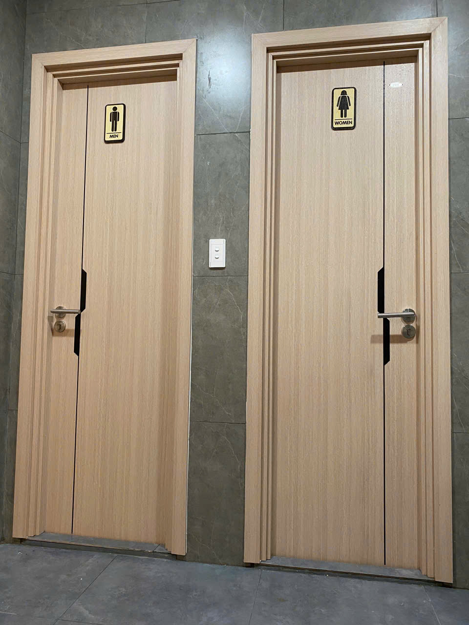 Cửa vệ sinh giá rẻ