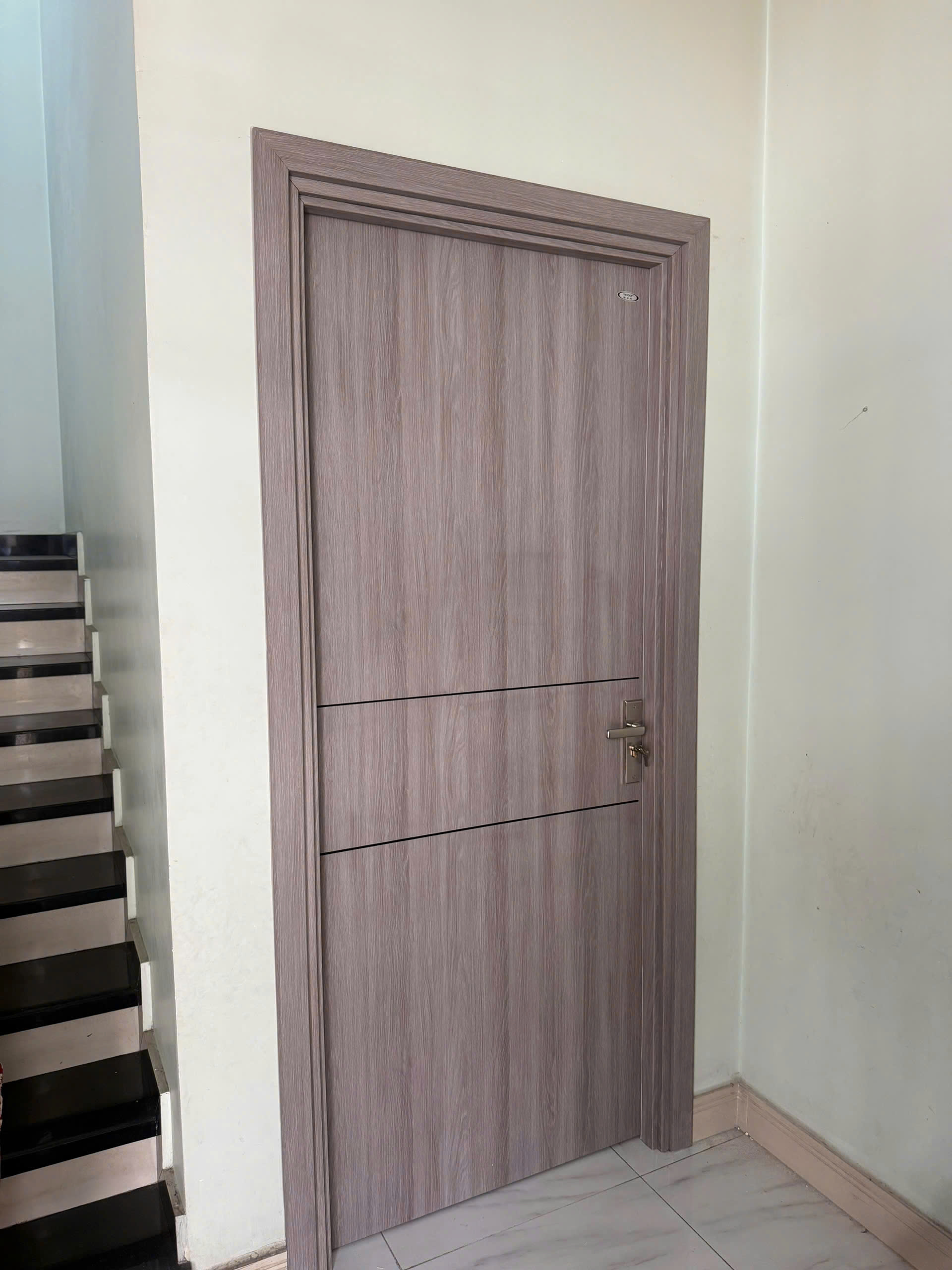 cua nhua Panel YK 2 ron ngang